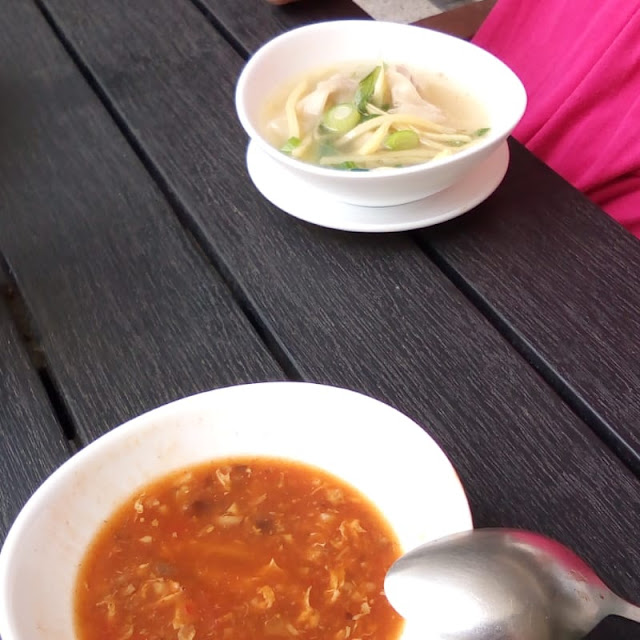 Peking Suppe Und Wan Tan Suppe