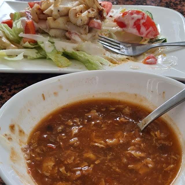 Peking Suppe Und Yam Thalee