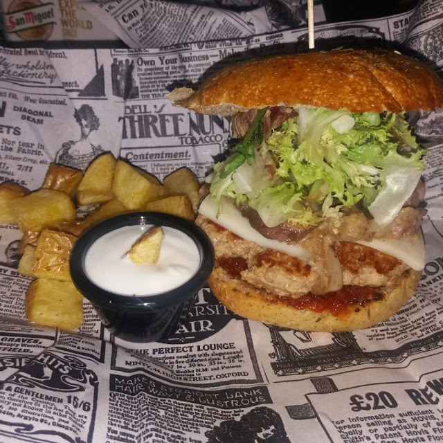 Hamburguesa Mes de Agosto Con Patatas