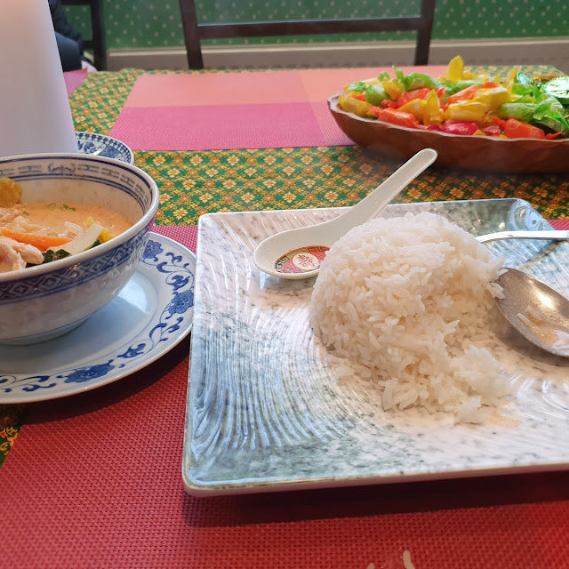 Gebratenen Gemüse Reis Mit Ente Rot Curry