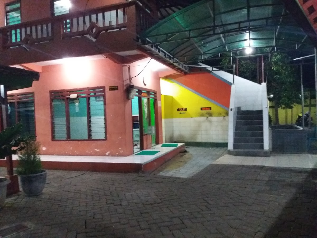 Warung Lesehan Pak Sholeh