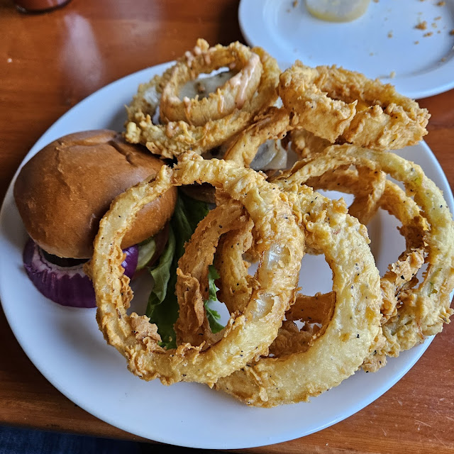 Hamburger with Onion Rings