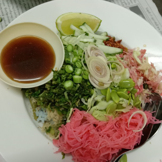 ข้าวยําสมุนไพร