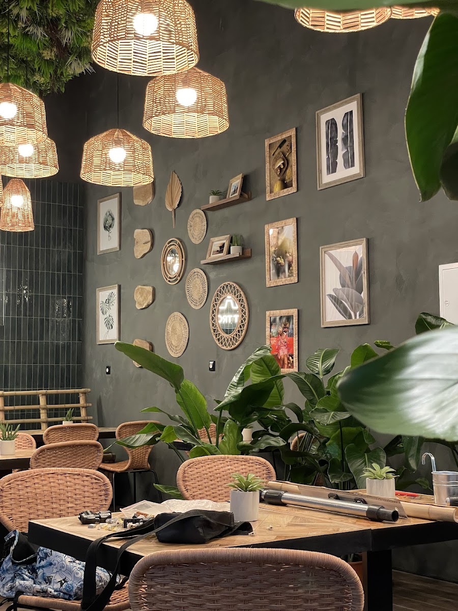 Tropical Café