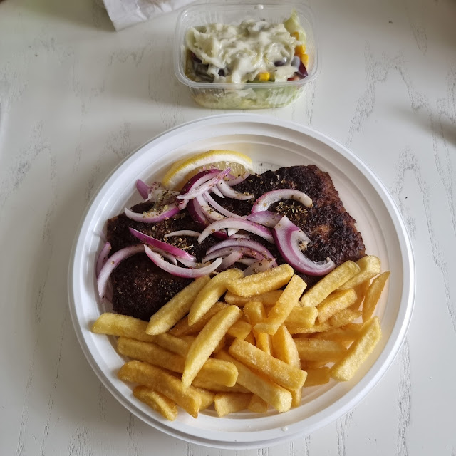 Bifteki Mit Pommes Und Salat