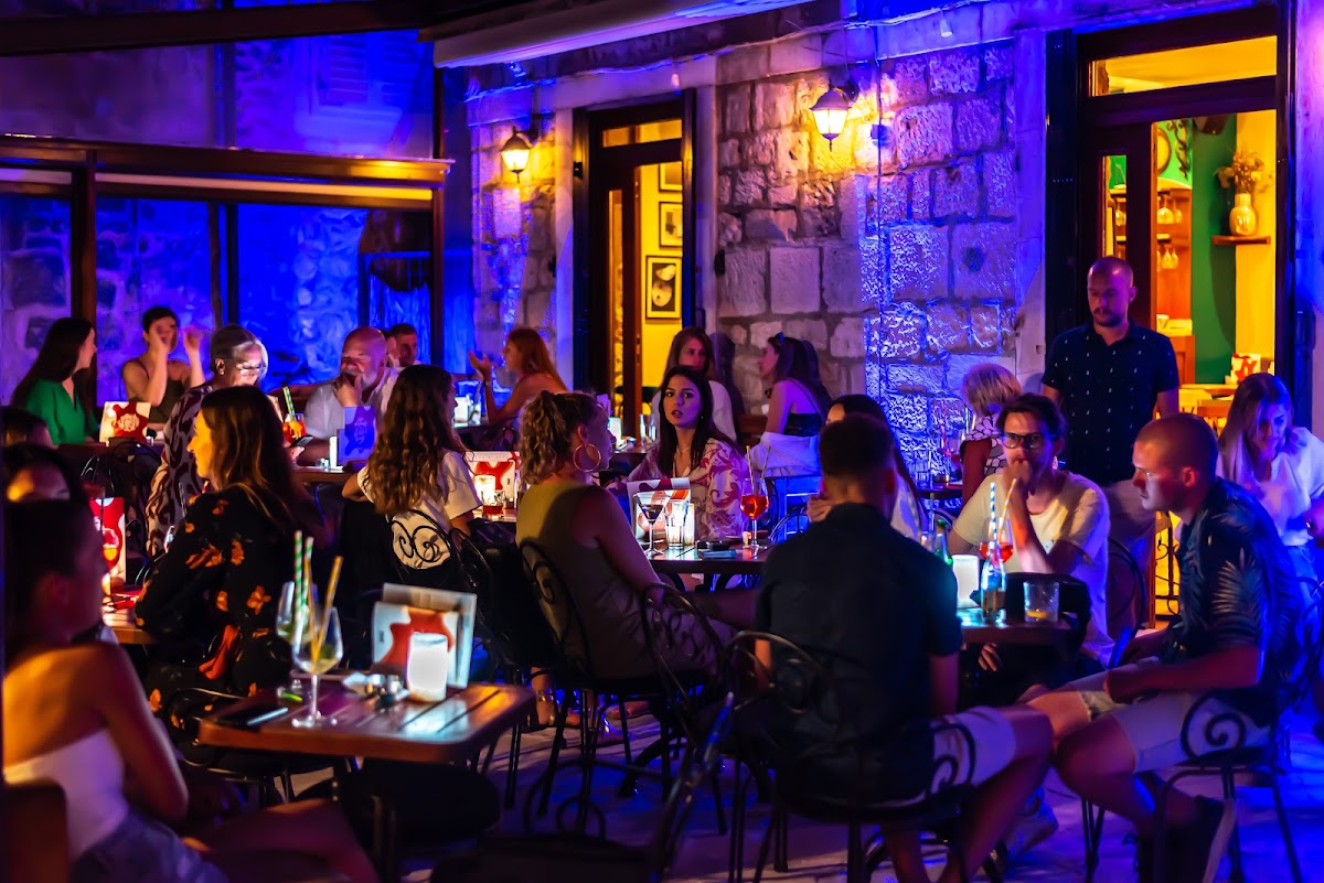Teak Food&Bar