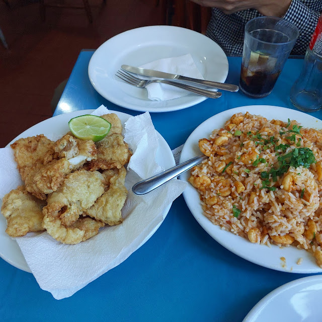 Meia Porção de Linguado E Uma Porção de Risoto de Camargo Ambos Excelentes