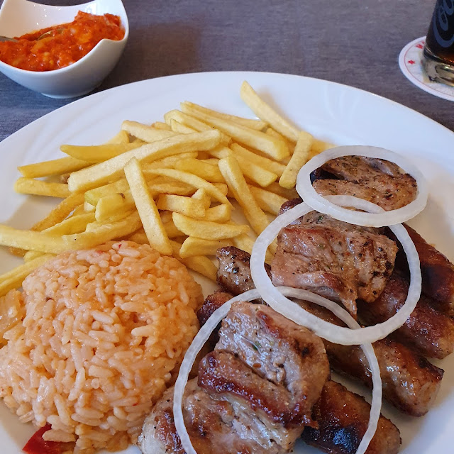 Räuberspieß Mit Pommes Und