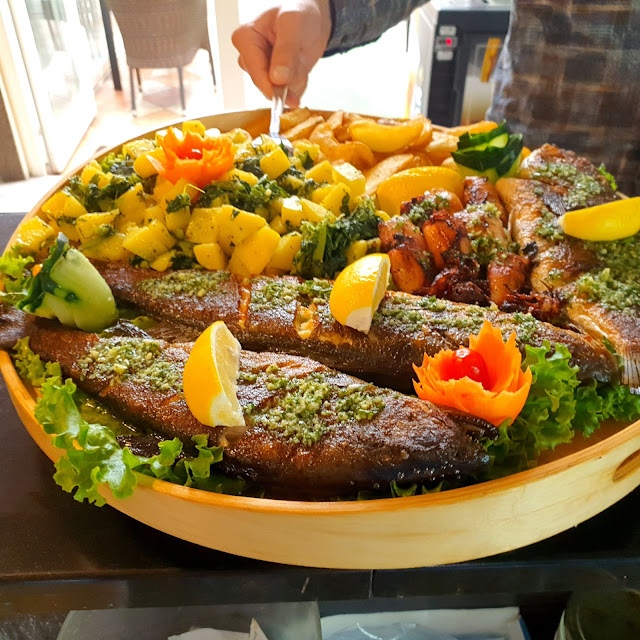 Pastrva Sa Žara S Prilogom