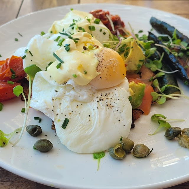 Salmon Eggs Benedict