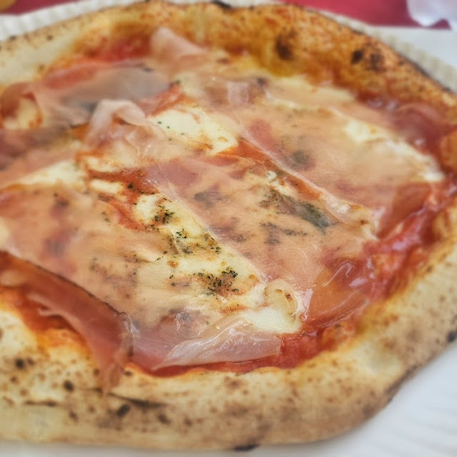 Pizza Margherita Con Crudo