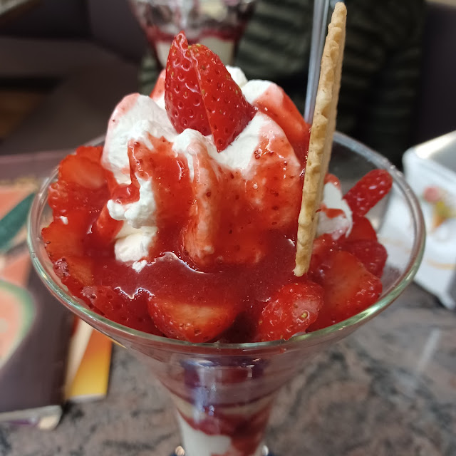 Erdbeerbecher