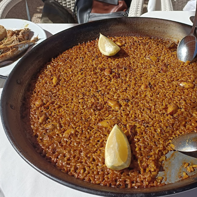 Paella de Almejas de Carril Con Tropezones de Marisco