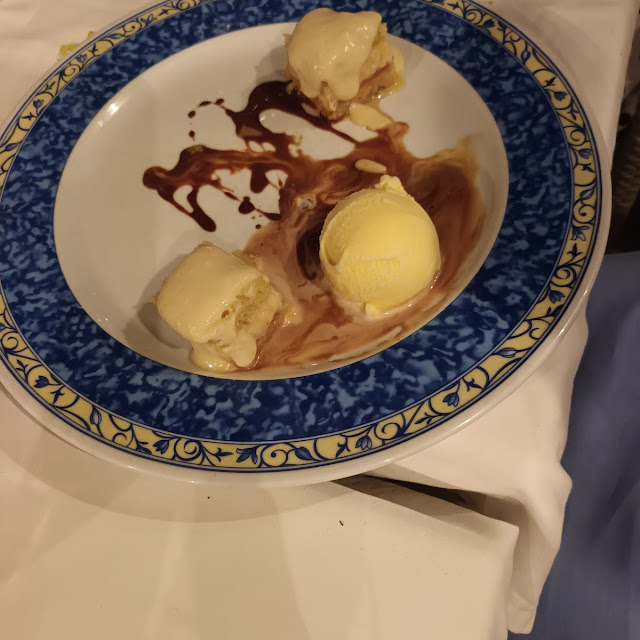 Tarta de Almedas Y Helado de Vainilla