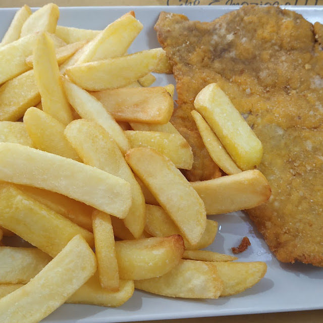 Cotoletta Alla Milanese Con Patatine Fritte