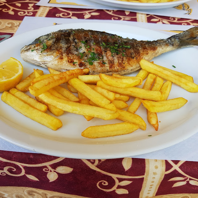 Goldbrasse Mit Pommes Frites