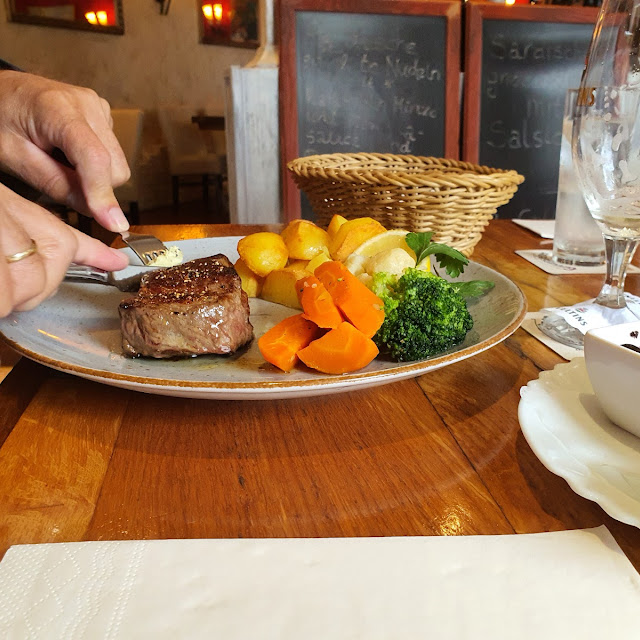 Steak Mit Rosmarinkartoffeln Und Salat