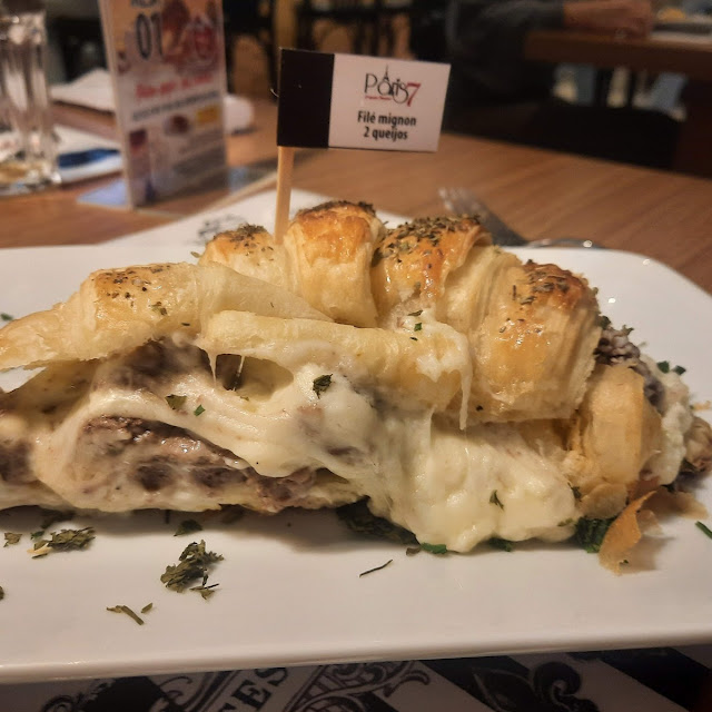 Croissant de Filé Mignon Com 2 Queijos