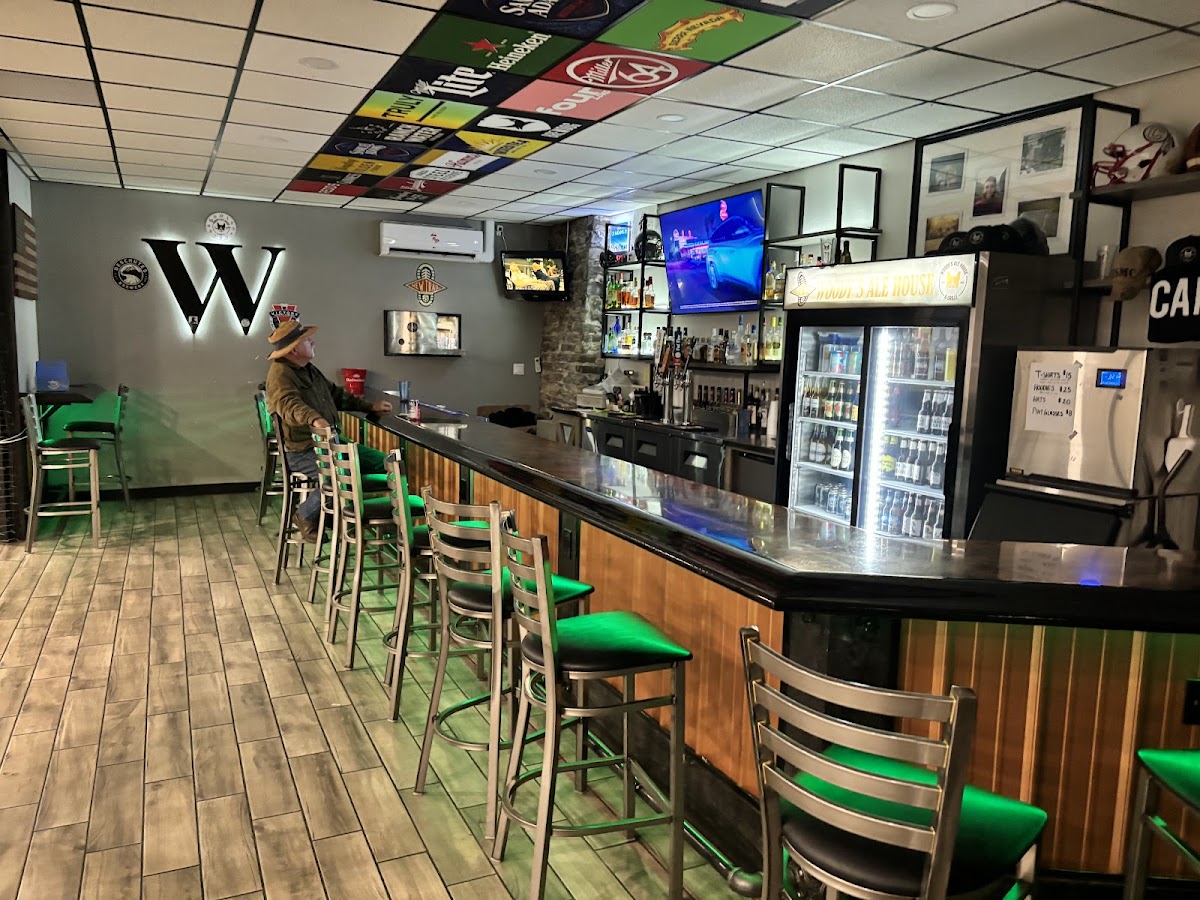 Woody's Ale House & Grill