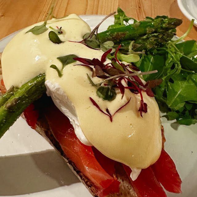 Egg Benedict w Salmon