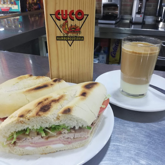 Bocadillo de Jamón Y Queso Con Cortado Leche Y Leche