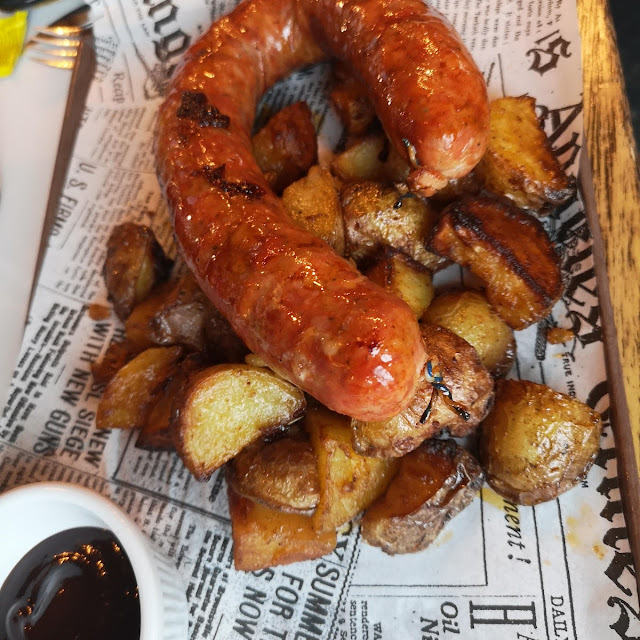 Salsiccia Berlinese Con Patate Al Forno