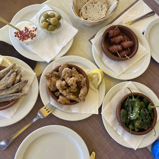 Tapas Primeros Datteln Mit Speck Baby Calamaris Sardinen