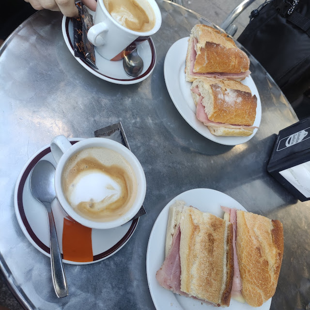 Bocadillo de Paleta de Jamón Y Queso Amarillo