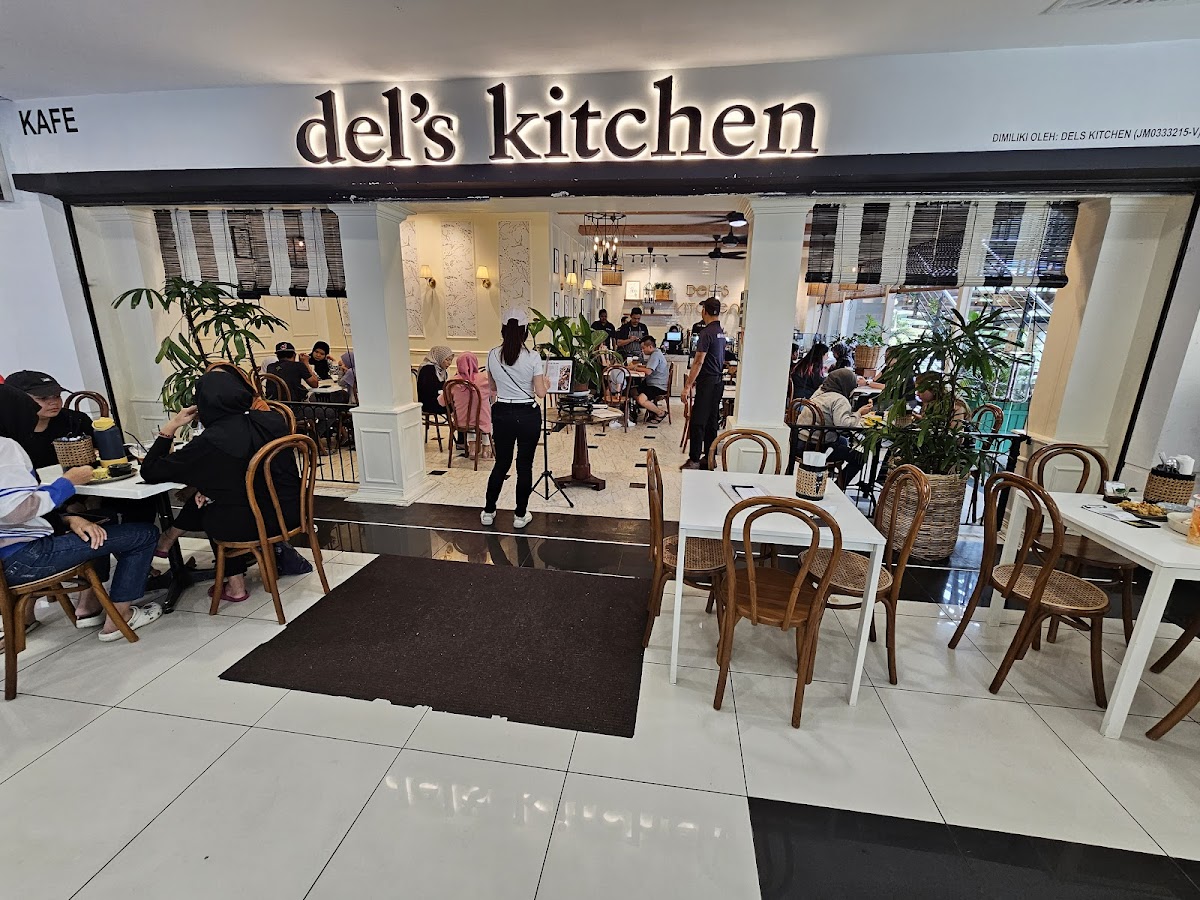 Del’s Kitchen