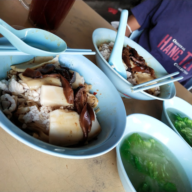 Abalone Noodles with Wine