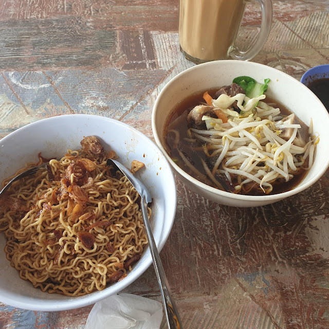 Mee Kolok & Sup Tulang