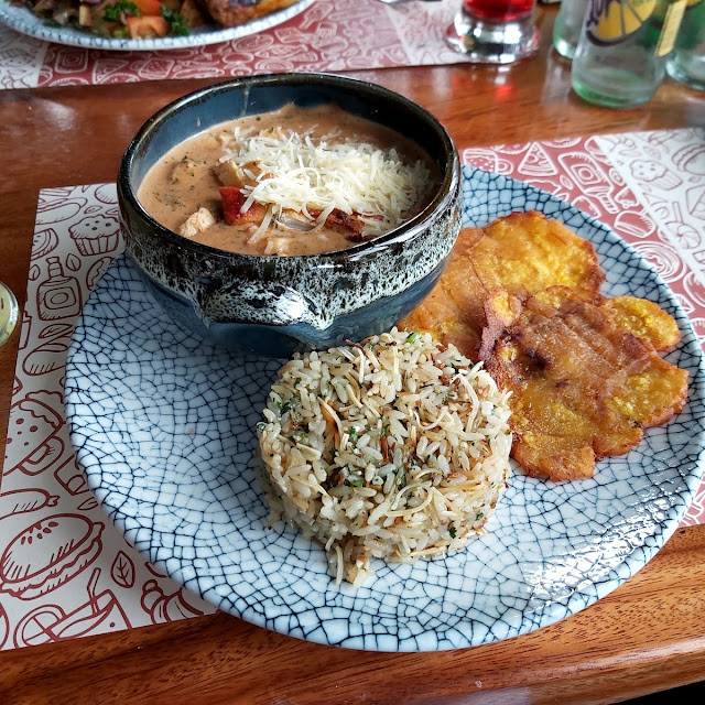 Cazuela de Mariscos Con Arroz Con Coco
