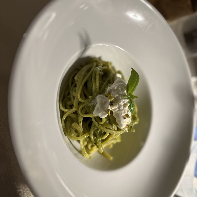 Espaguetis Con Pesto de Pistacho Y Burrata