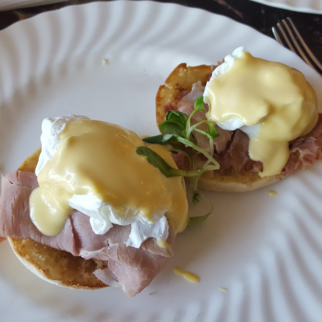 Eggs Benedict