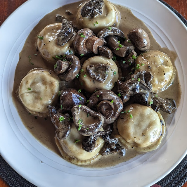 Sorrentinos de Cordero Con Salsa de Hongos