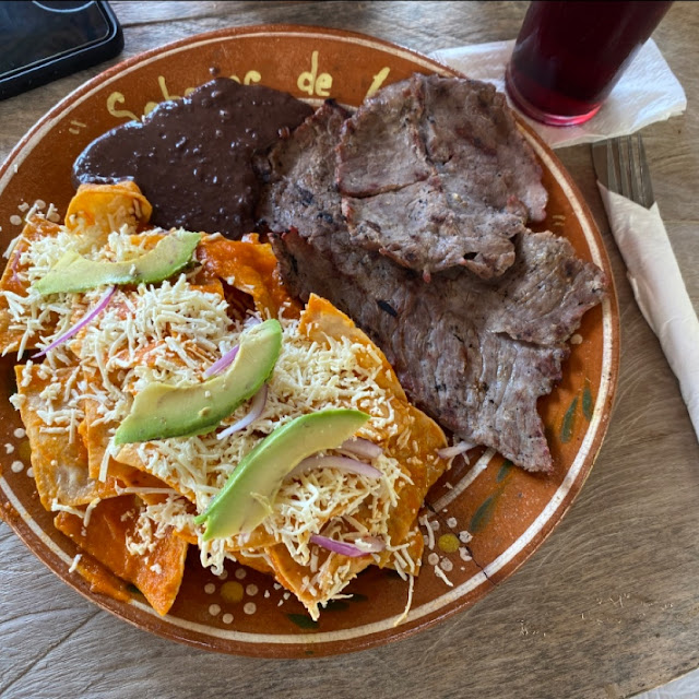 Chilaquiles Rojos Con Cecina