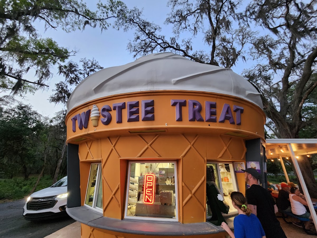 Dave's Treats (Twistee Treat)