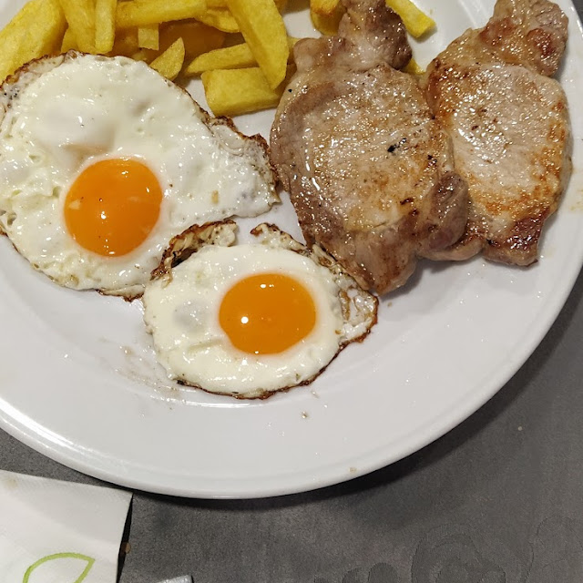 Lomo Con Huevos