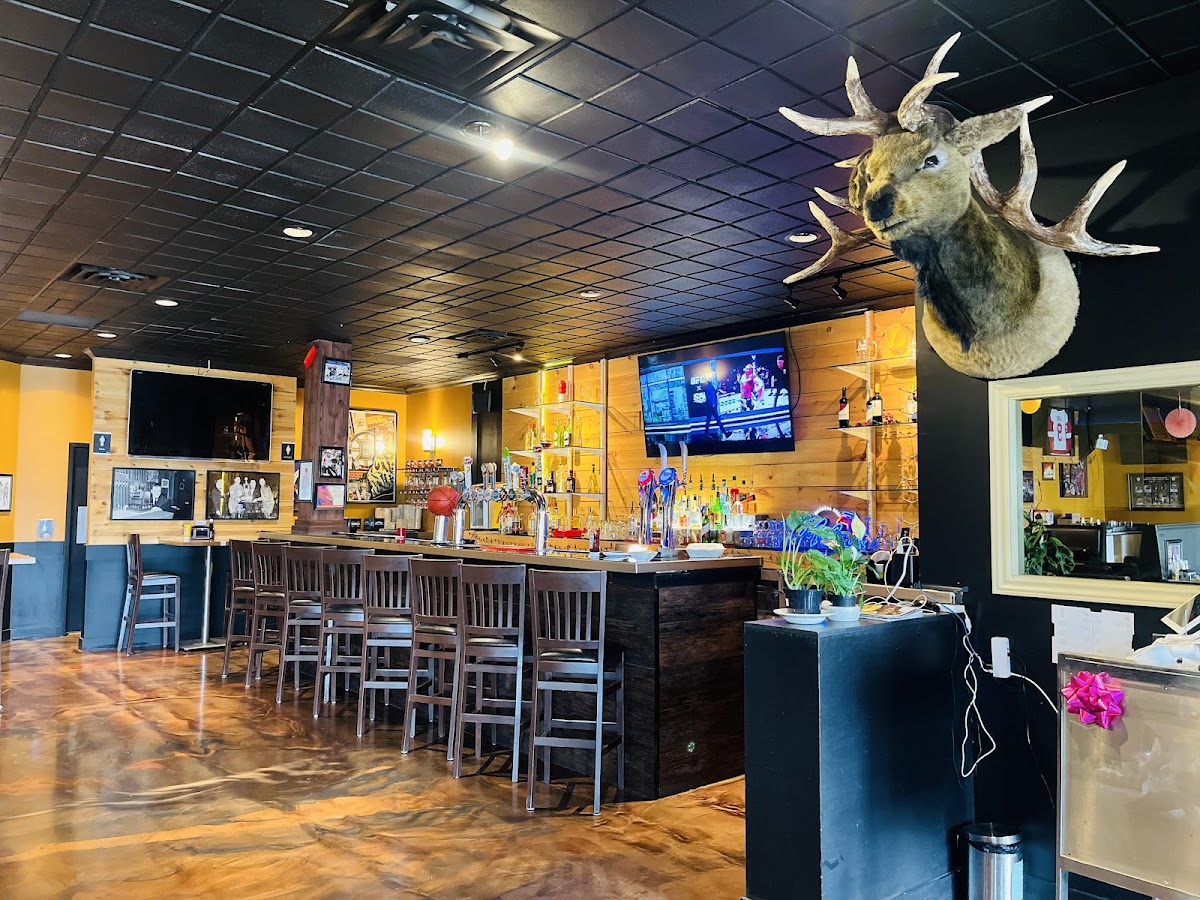 Golden Moosee Bar Breakfast & Grill