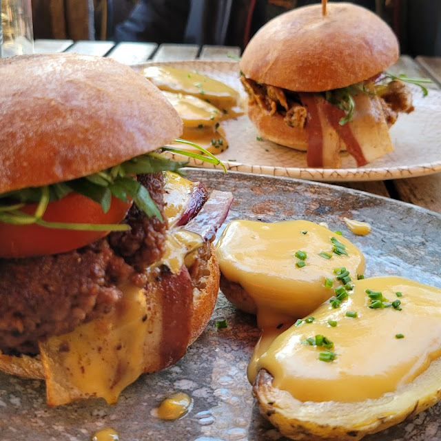 Big Queen Burger