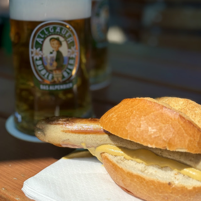 Bratwurst Mit Brötchen