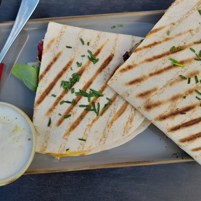 Fladenbrot Mit Gebratenen Gemüse Und Käse