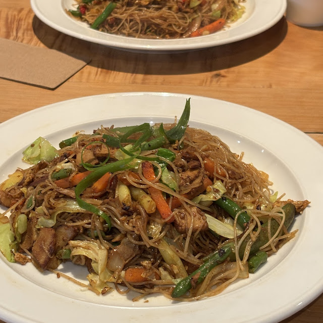 Fried Rice Noodle with Crispy Pork