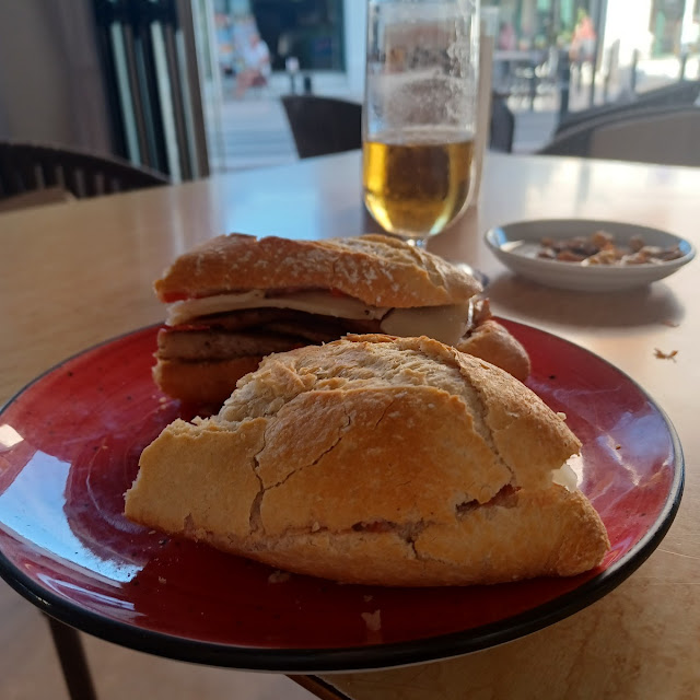 Bocadillo de Lomo Balón Y Queso