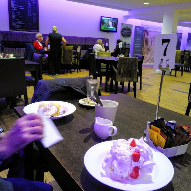 Meringue with Cream