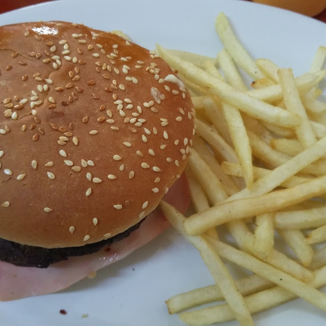 Hamburguesa Con Papas A la Francesa