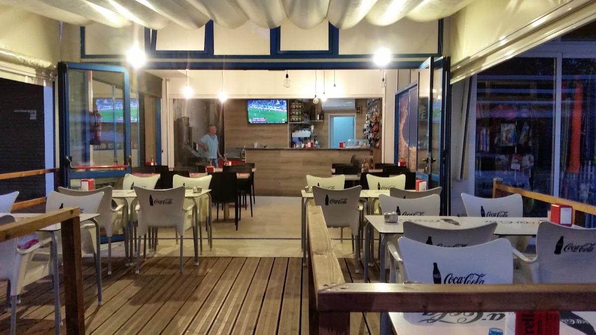Café URIBE Restaurant