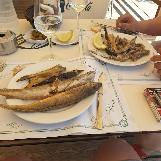 Boquerones Y Pescadilla Y Tiras de Berenjenas