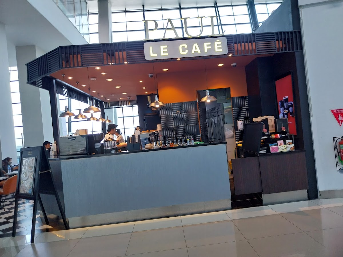 Paul le Cafe