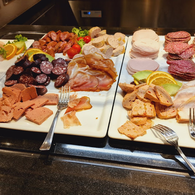 Wurstplatte Brunch